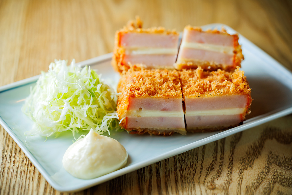 肉厚のチーズハムカツ